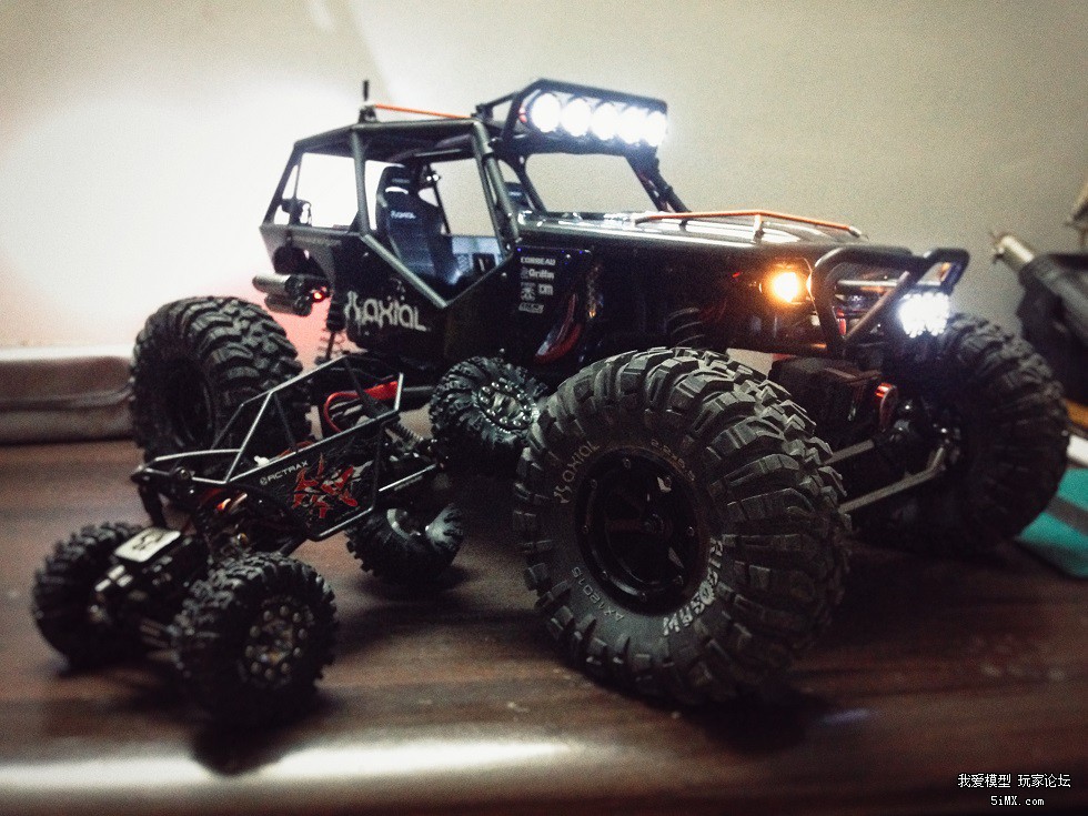 新手请教,axial scx10 90035怎么样,想入手攀爬车,谢谢.